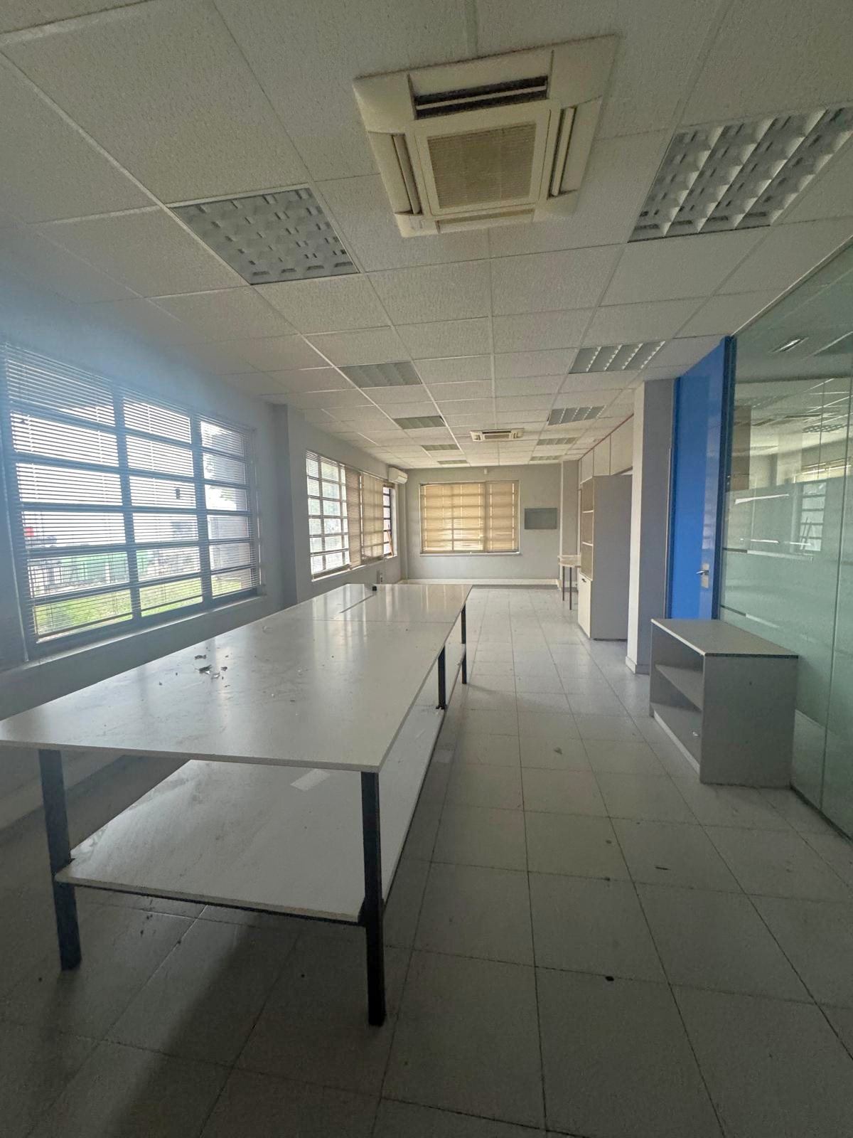 Se Alquila local en el Polígono Aída de Azuqueca de Henares