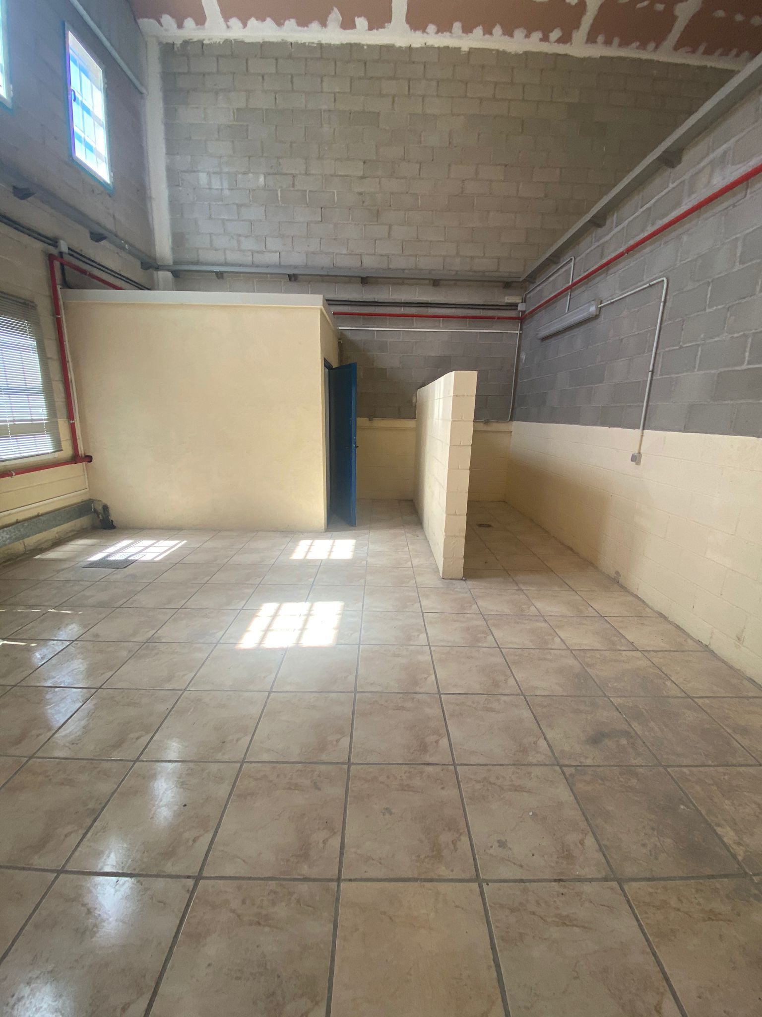 Se alquila Nave en Alovera